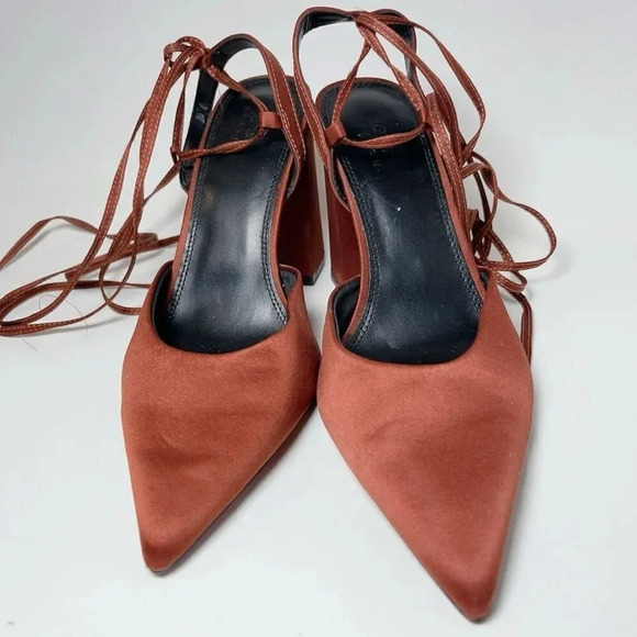 ASOS  DESIGN Wide Fit Panda Tie Leg Block Heeled Shoes - Picture 3 of 11